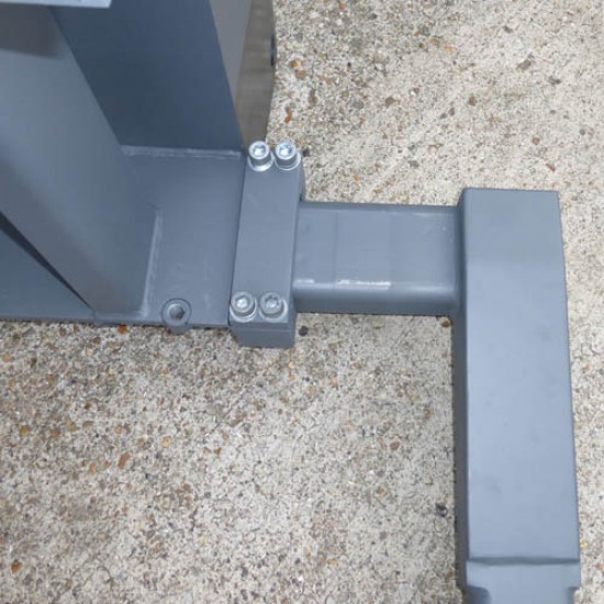 Self Propelled Straddle Stacker LESS10