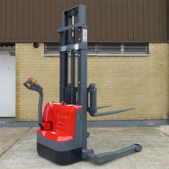 Self Propelled Straddle Stacker LESS10