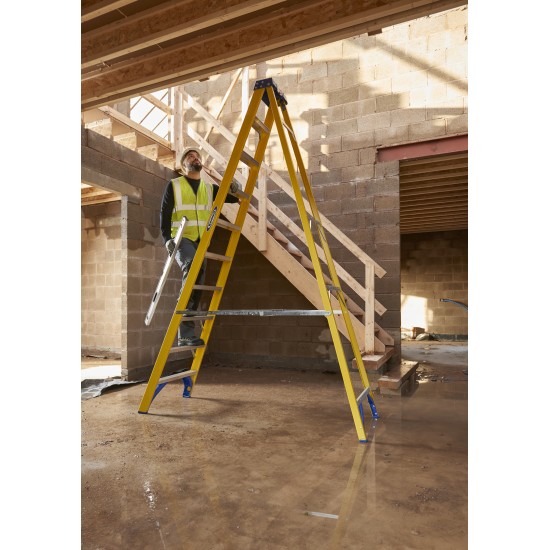 Werner 716 Glass Fibre Swingback Step Werner 716 Glass Fibre Swingback Step